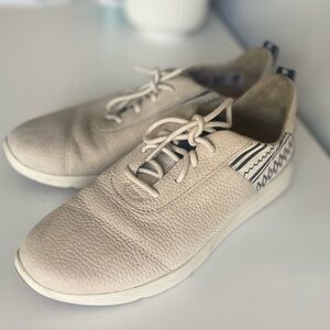 TOMS Birch Nubuck Cabrillo Women’s Sneaker size 7 Tribal/Chevron Print.